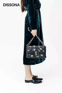 圣诞特别礼遇来袭 潮流大牌服饰低至5折,更有部分商品满额赠礼惊喜来袭