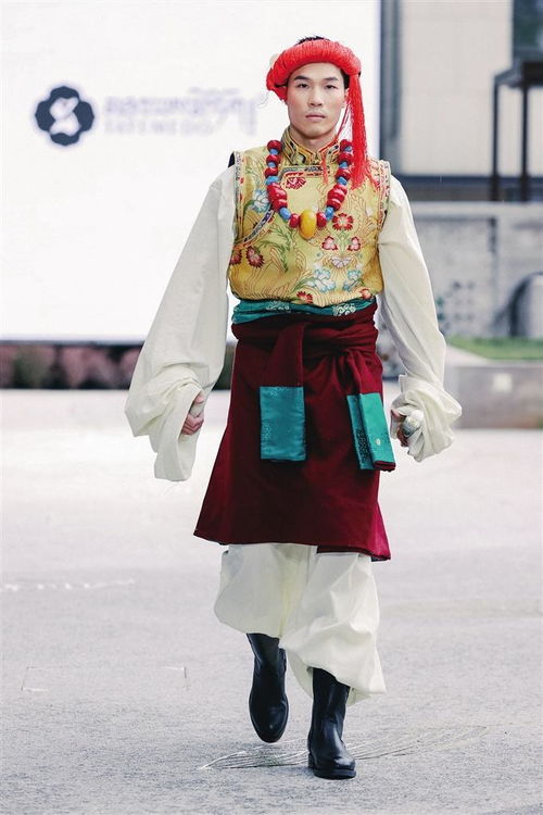 用时尚语言讲述民族故事 民族服饰文化的t台梦